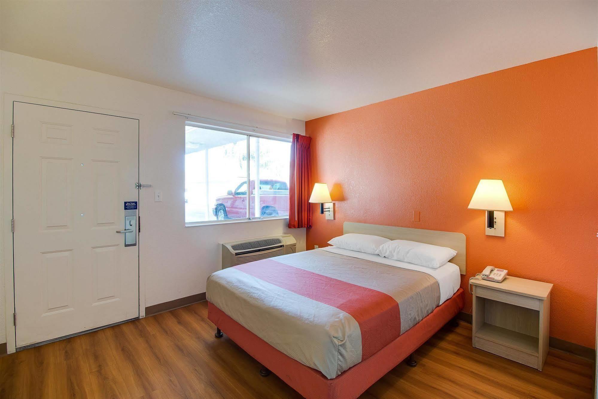 Motel 6-Phoenix, Az - East Exterior foto